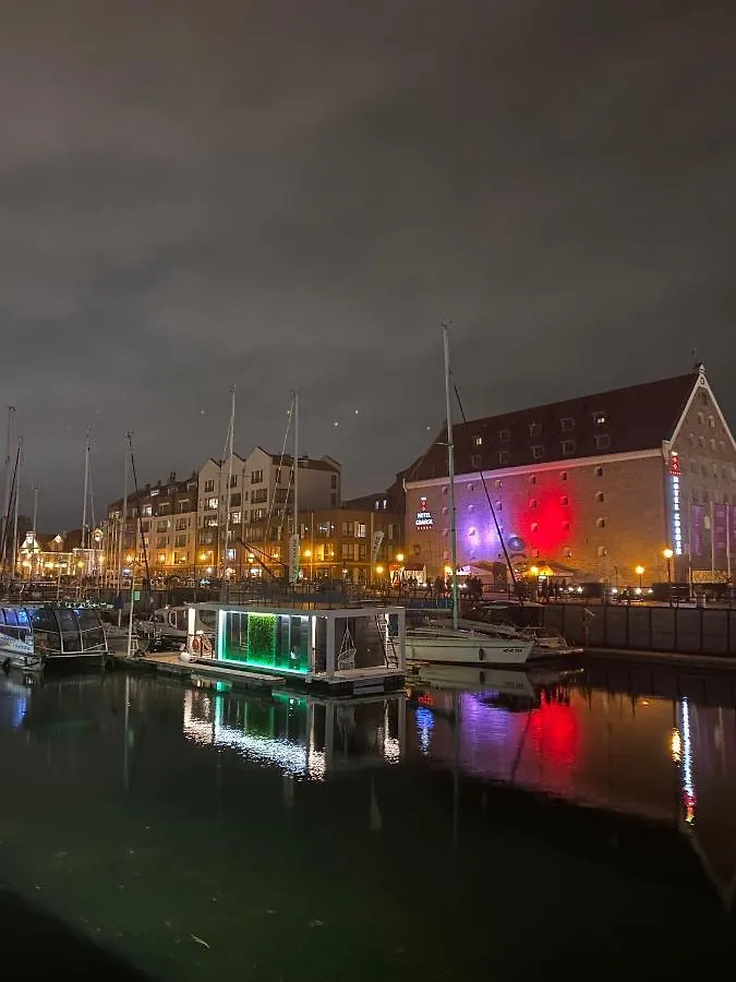 Gold Waterhouse Gdansk Old Town - Houseboat Apartment 0*,  Poland