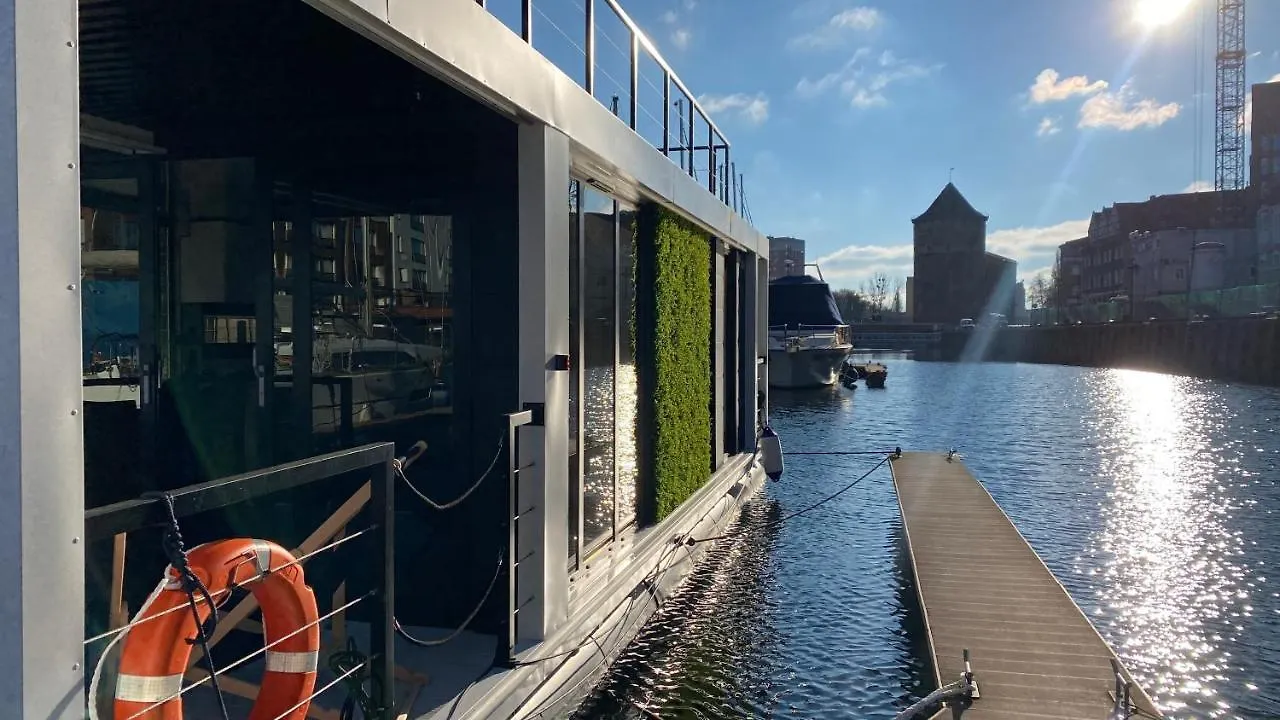 Gold Waterhouse Gdansk Old Town - Houseboat Apartment 0*,  Poland