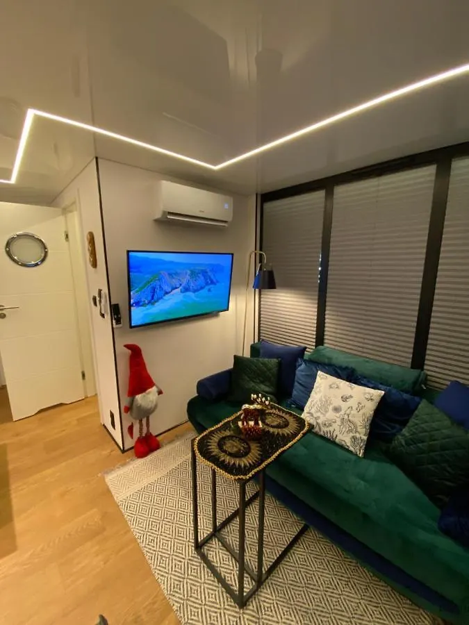 Gold Waterhouse Gdansk Old Town - Houseboat Apartment
