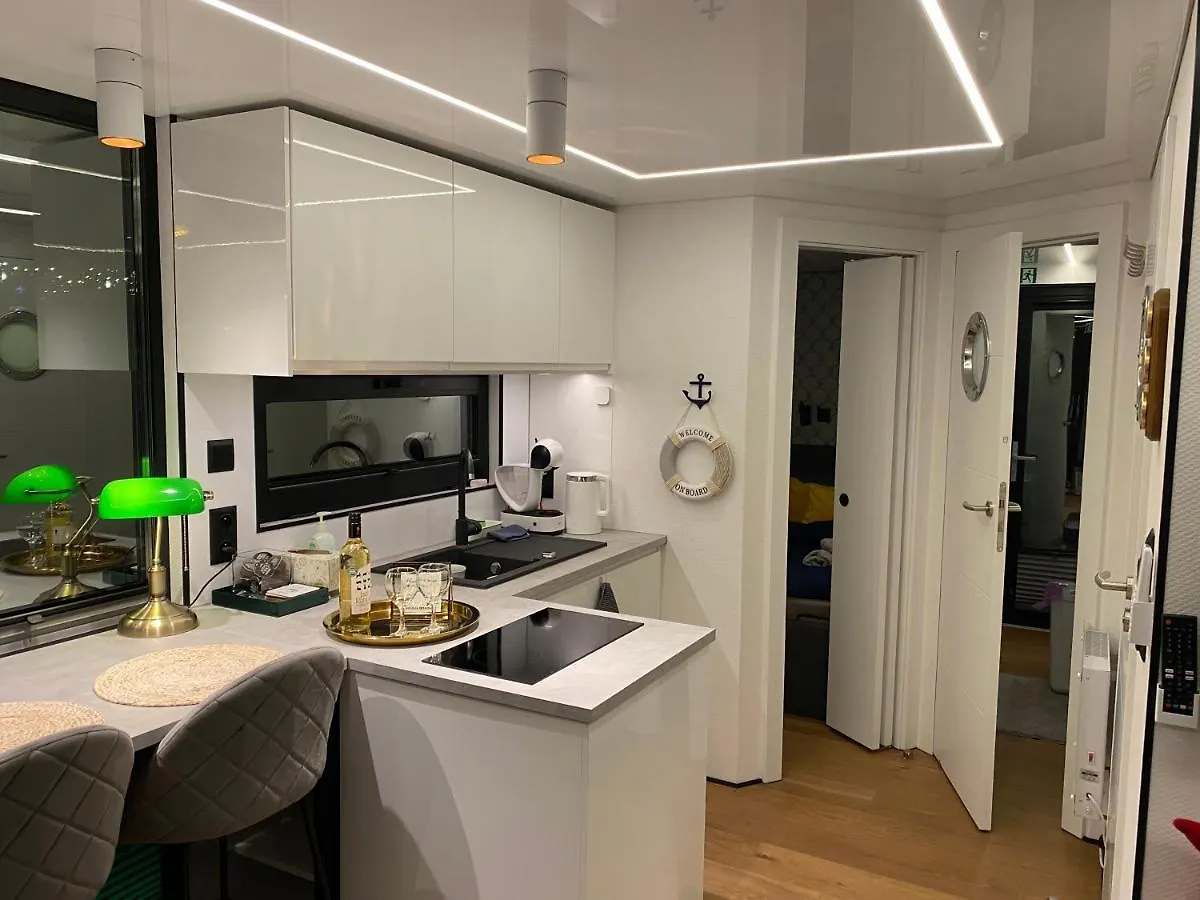 Gold Waterhouse Gdansk Old Town - Houseboat Apartment