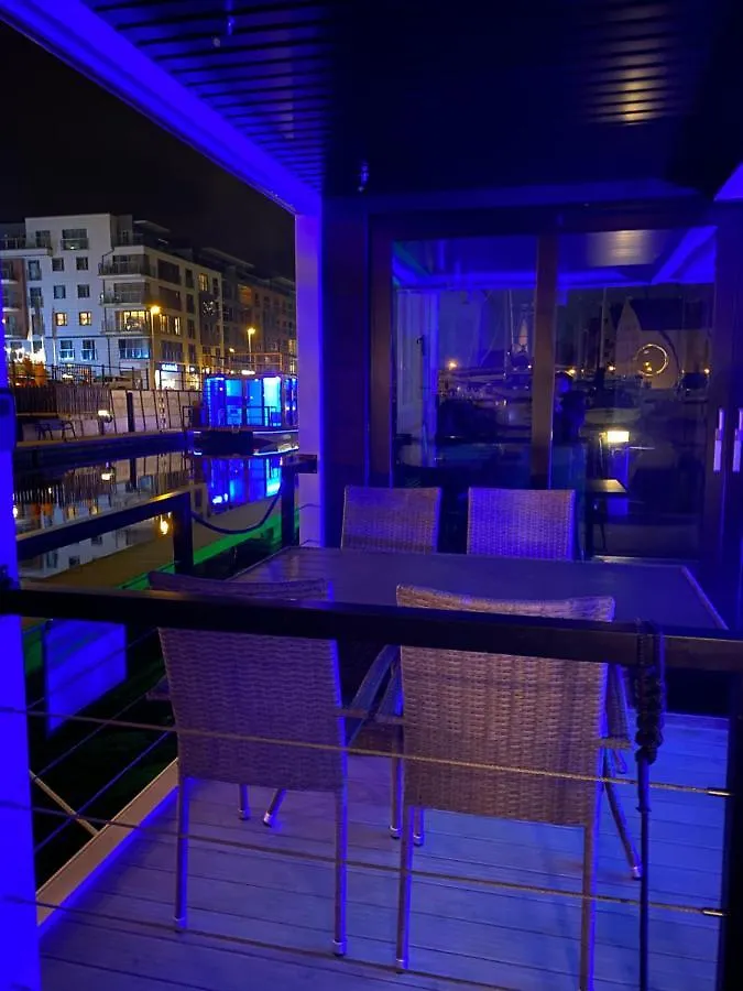 Gold Waterhouse Gdansk Old Town - Houseboat Apartment