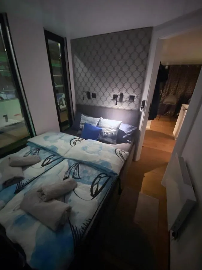 Gold Waterhouse Gdansk Old Town - Houseboat Apartment Poland